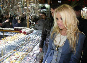 pamela-anderson-in-grand-bazaar