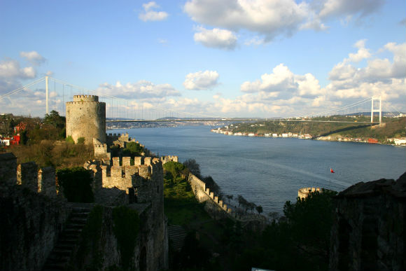 General view from Rumelihisarı, with the Fatih Sultan Mehmet Bridge in the background.