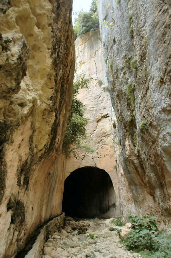The Roman Emperor Titus ordered slaves to dig this tunnel outof the rock so that flood waters from the mountains would be diverted around the city.