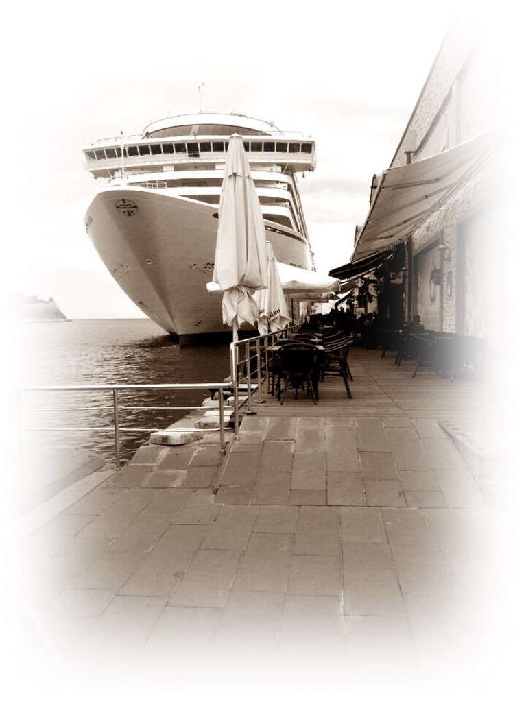 cruise-port-of-kusadasi-20140716-036